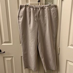Soft by Avenue Capri Pants. Runs large. Khaki. Size 14/16.